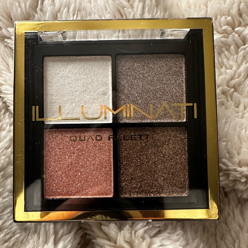 Illuminati eyeshadow quad in Ritual